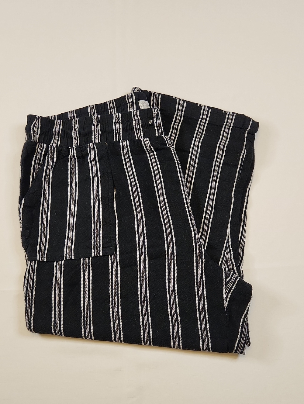 Women's Black Striped Cropped Pants